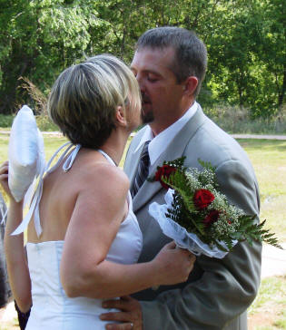 Dorothy Elizabeth and Frank kiss.