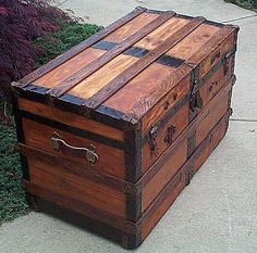 Toy boxes should not have locks.