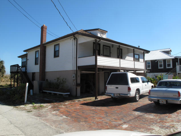 1&frac12; C Street, St. Augustine Beach, February 2009.