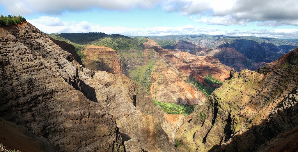 Waimea Canyon panoramic shot, stitched together from individual segments by Zoner Panorama.