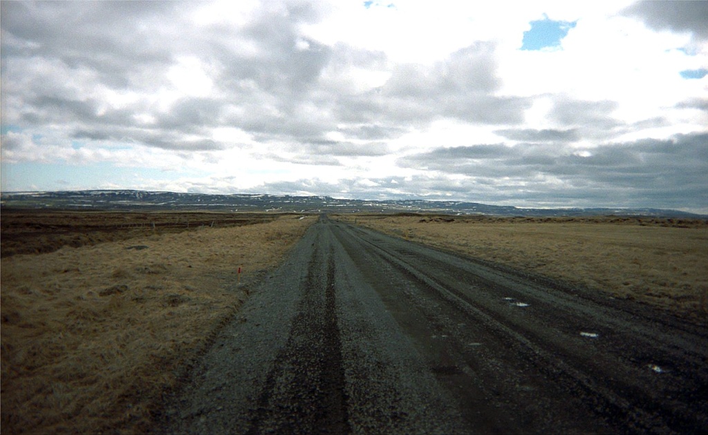 The road to Gullfoss.